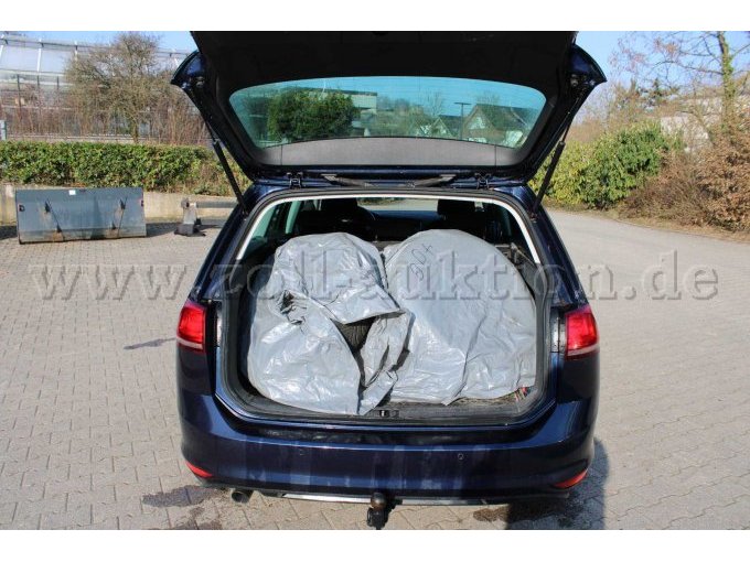 Kofferraum mit Winterreifen