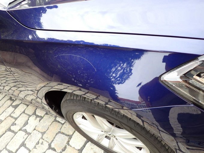 Beschädigungen Kotflügel vorn rechts