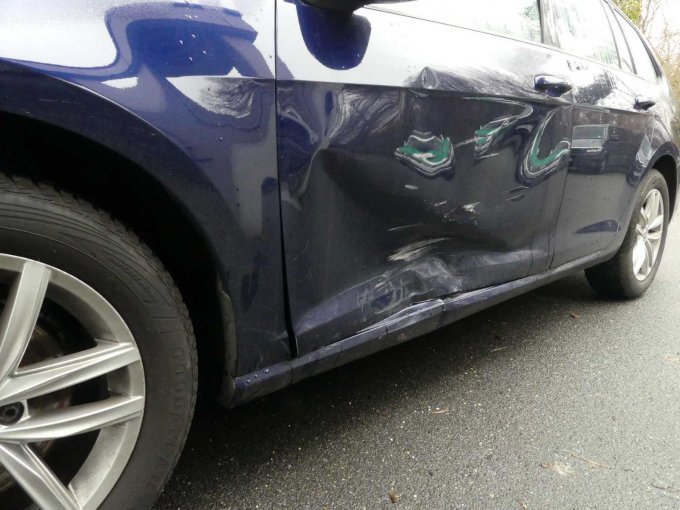 Beschädigung Vordertür links