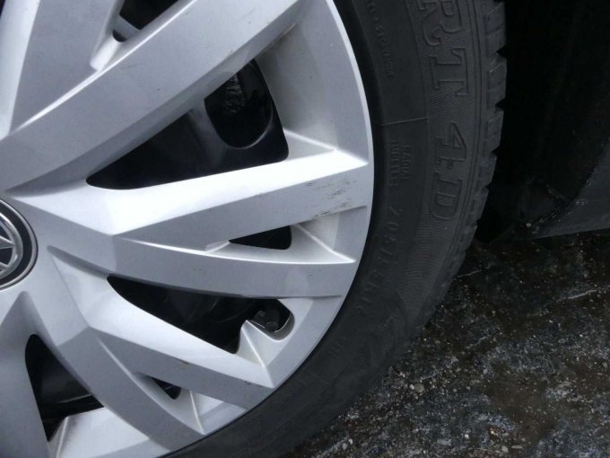 Radzierblende hinten rechts Kratzer