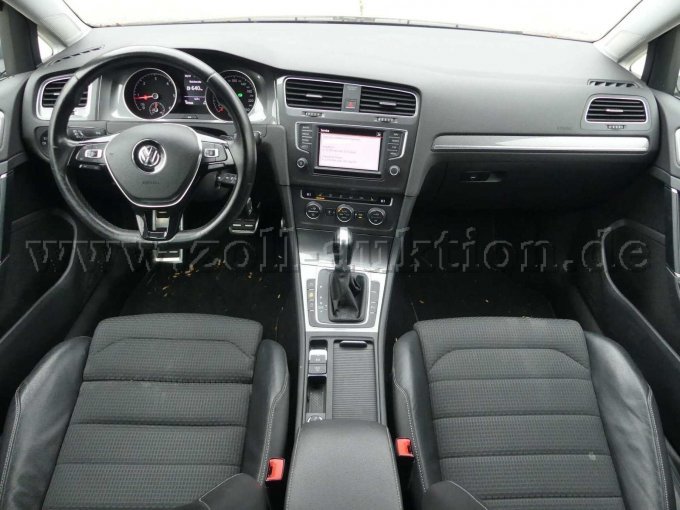 Gesamtansicht Armaturentafel