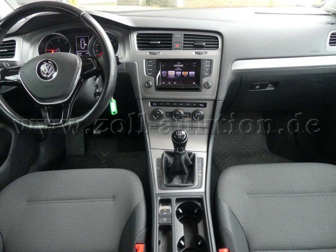 Innenansicht vorne Mitte