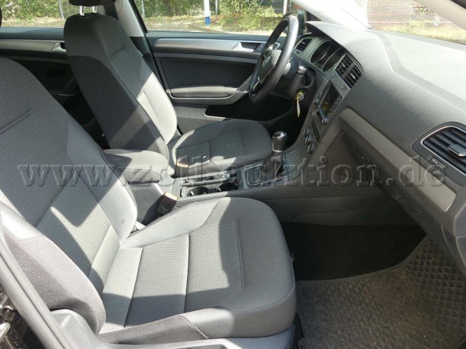 1 VW Golf VII Variant 1.6 TDI BMT Comfortline - BD16-3100 – foto 9 – kavel bij Zoll-Auktion, Bremen