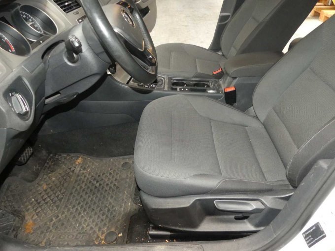 Innenansicht vorne links