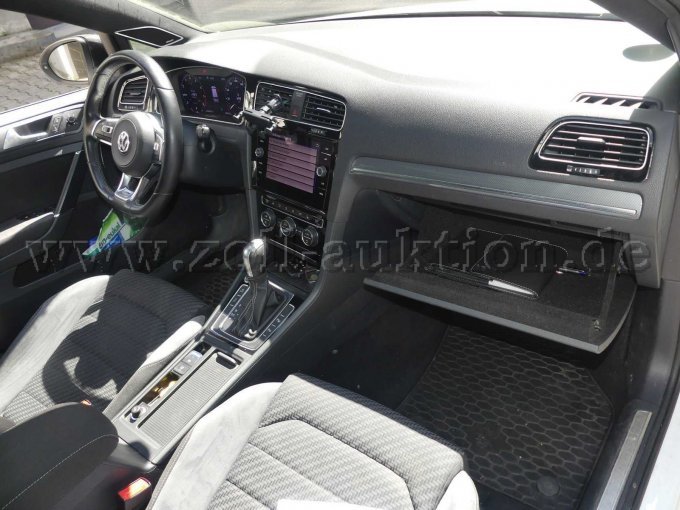 Ansicht VW Innenraum mit Handschuhfach Beifahrerseite