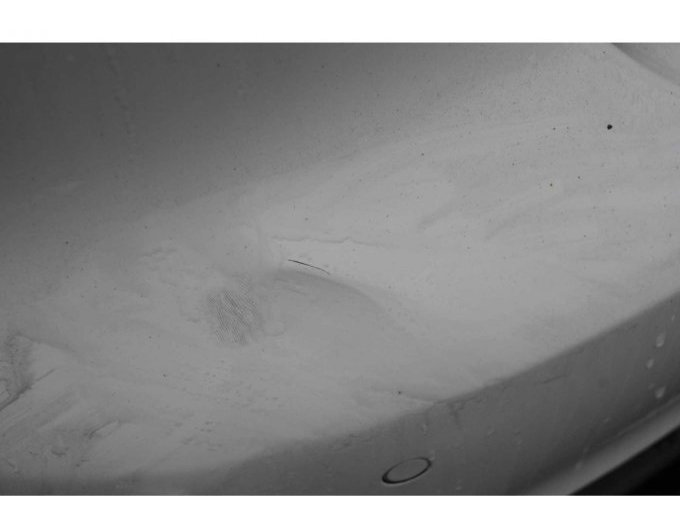 Stoßfängerverkleidung
hinten eingedrückt.