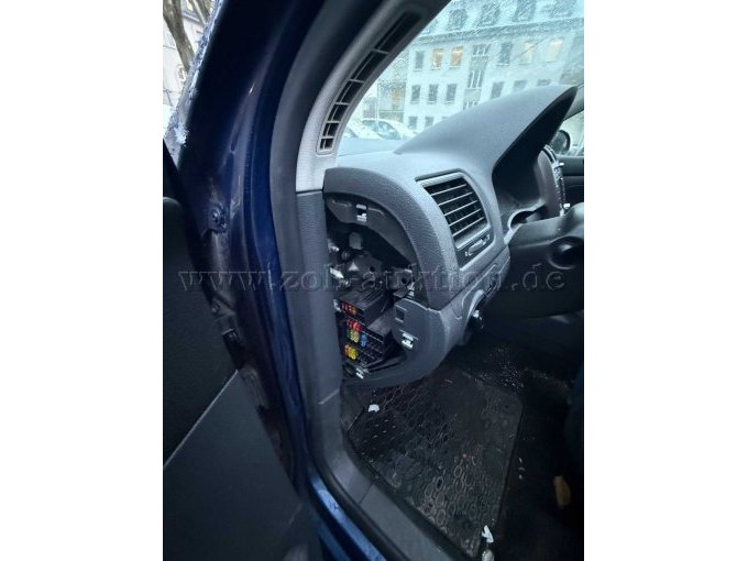 Fehlende Abdeckung Armaturenbrett links .jpg