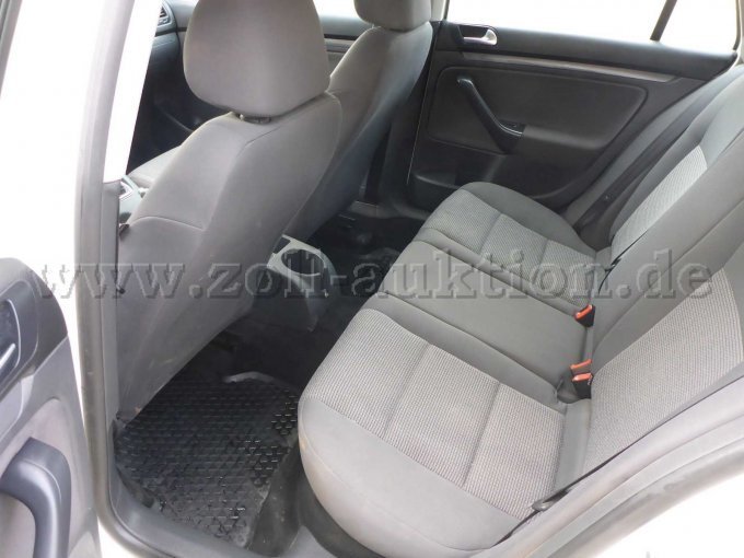 1 VW Golf Variant 1,6 l, Kombilimousine – foto 6 – kavel bij Zoll-Auktion, Nördlingen