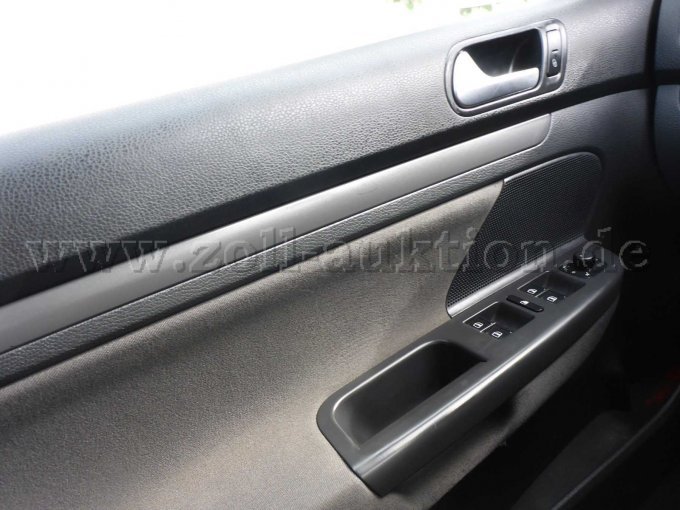 1 VW Golf Variant 1,6 l, Kombilimousine – foto 9 – kavel bij Zoll-Auktion, Nördlingen