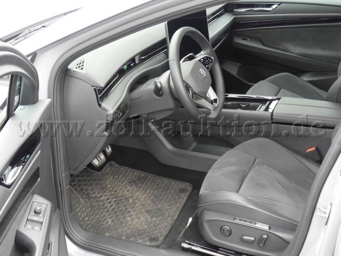 Innenraum_Vorn_Links