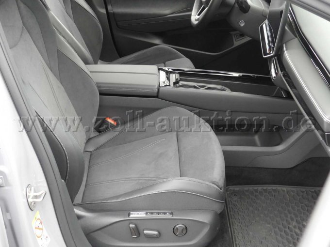 Innenraum_Vorn_Rechts