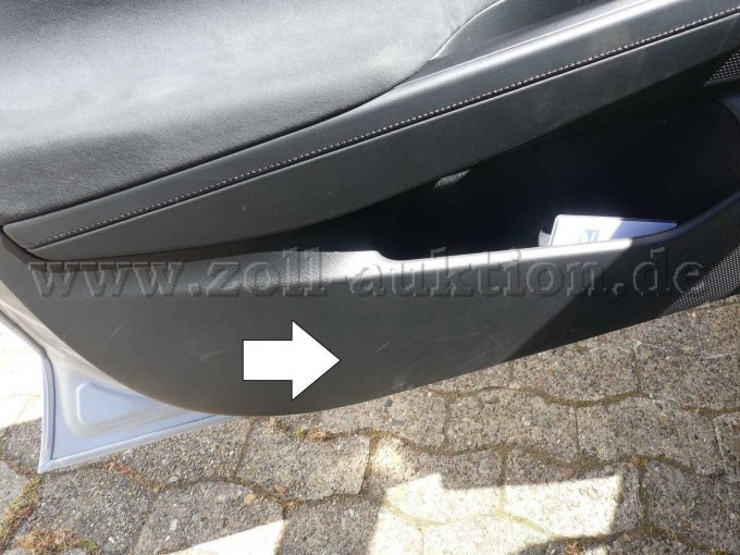 Kratzer Türeinstieg vorne links