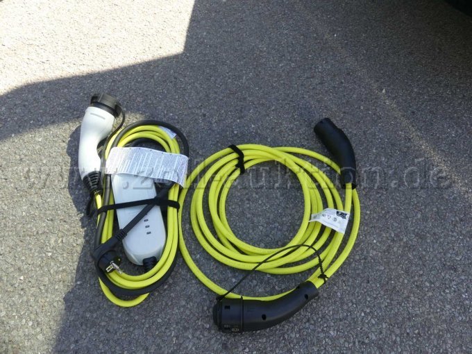 Ladegerät und Ladekabel