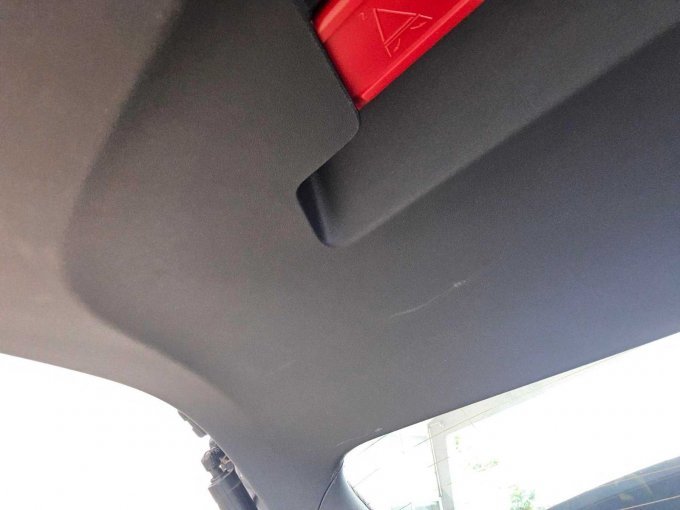 Verkleidung Heckklappe geschürft