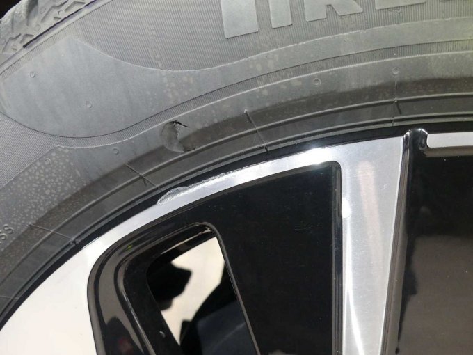 Leichtmetallrad hinten links