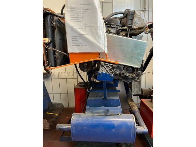 KFZ-Schulungsmotor VW, Typ Golf 1 (Diesel) - Ansicht seitlich