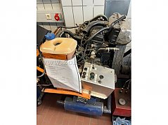 KFZ-Schulungsmotor VW, Typ Golf 1 (Diesel) - Ansicht seitlich
