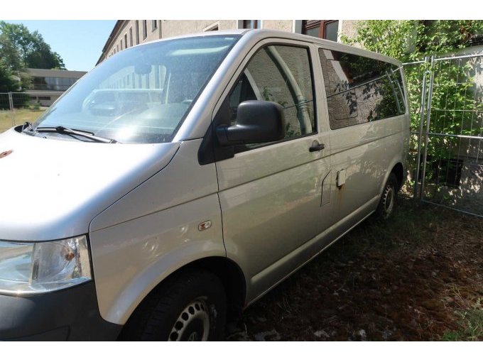 1 VW Kombi T5, 2,5 TDI, eerste registratie: 02/2009 – foto 4 – kavel bij Zoll-Auktion, Kempten (Allgäu)