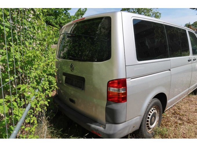 1 VW Kombi T5, 2,5 TDI, eerste registratie: 02/2009 – foto 7 – kavel bij Zoll-Auktion, Kempten (Allgäu)