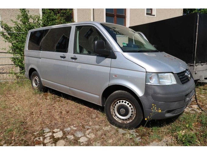 1 VW Kombi T5, 2,5 TDI, eerste registratie: 02/2009 – foto 3 – kavel bij Zoll-Auktion, Kempten (Allgäu)