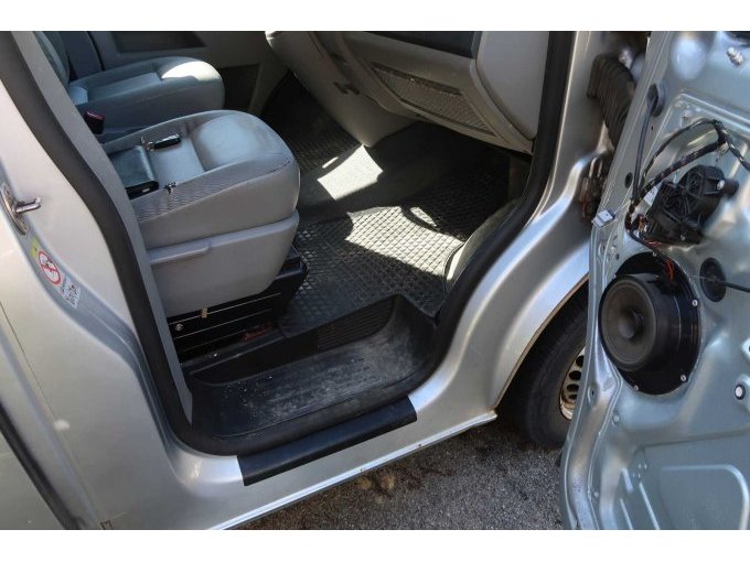 1 VW Kombi T5, 2.5 TDI, EZ: 09/2009 – foto 16 – kavel bij Zoll-Auktion, Kempten (Allgäu)