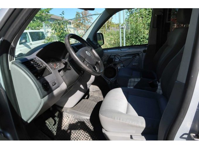 1 VW Kombi T5, 2.5 TDI, EZ: 09/2009 – foto 12 – kavel bij Zoll-Auktion, Kempten (Allgäu)