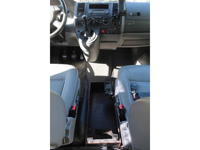 1 VW Kombi T5, 2.5 TDI, EZ: 09/2009 – foto 14 – kavel bij Zoll-Auktion, Kempten (Allgäu)