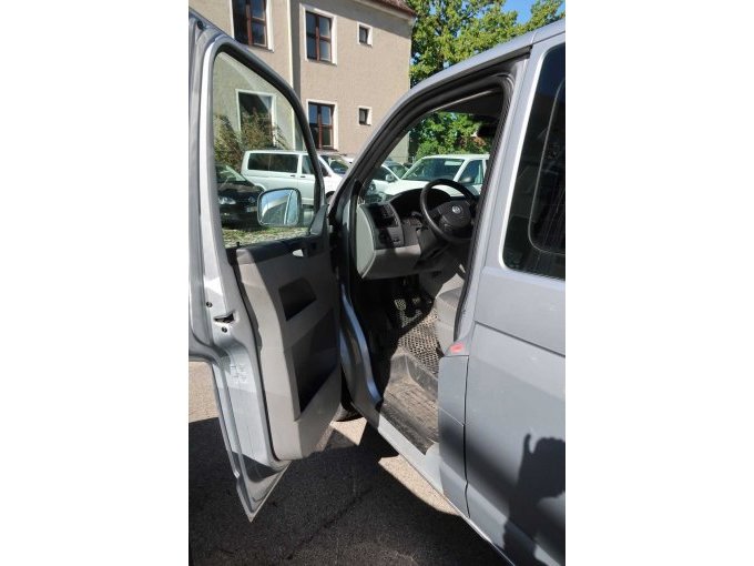 1 VW Kombi T5, 2.5 TDI, EZ: 09/2009 – foto 11 – kavel bij Zoll-Auktion, Kempten (Allgäu)