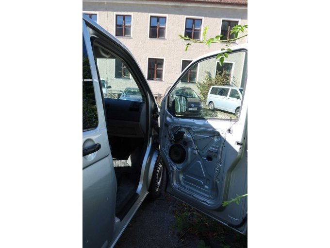 1 VW Kombi T5, 2.5 TDI, EZ: 09/2009 – foto 15 – kavel bij Zoll-Auktion, Kempten (Allgäu)