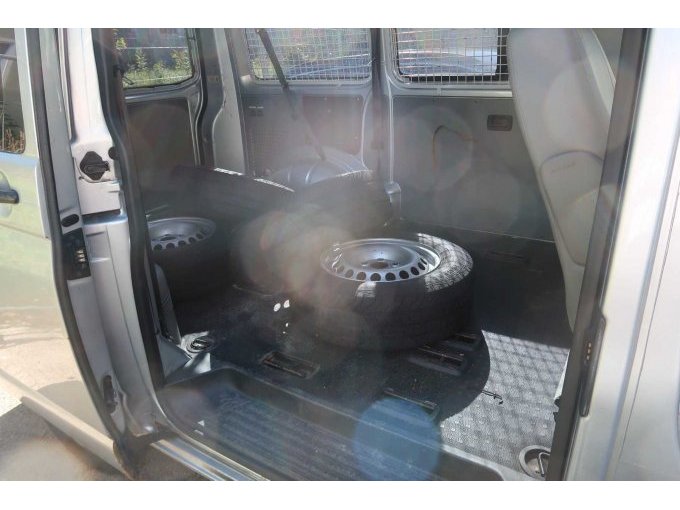 1 VW Kombi T5, 2.5 TDI, EZ: 09/2009 – foto 17 – kavel bij Zoll-Auktion, Kempten (Allgäu)