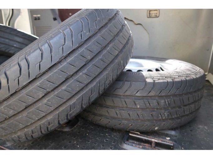 1 VW Kombi T5, 2.5 TDI, EZ: 09/2009 – foto 19 – kavel bij Zoll-Auktion, Kempten (Allgäu)