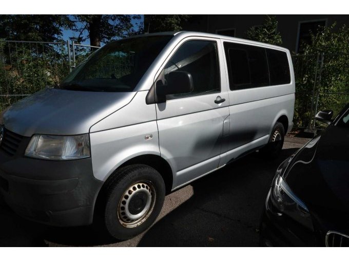 1 VW Kombi T5, 2.5 TDI, EZ: 09/2009 – foto 3 – kavel bij Zoll-Auktion, Kempten (Allgäu)