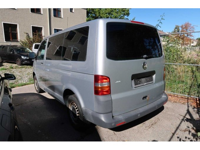 1 VW Kombi T5, 2.5 TDI, EZ: 09/2009 – foto 4 – kavel bij Zoll-Auktion, Kempten (Allgäu)