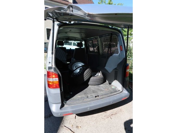 1 VW Kombi T5, 2.5 TDI, EZ: 09/2009 – foto 6 – kavel bij Zoll-Auktion, Kempten (Allgäu)