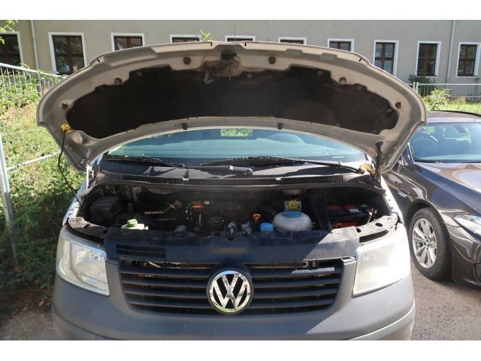1 VW Kombi T5, 2.5 TDI, EZ: 09/2009 – foto 7 – kavel bij Zoll-Auktion, Kempten (Allgäu)