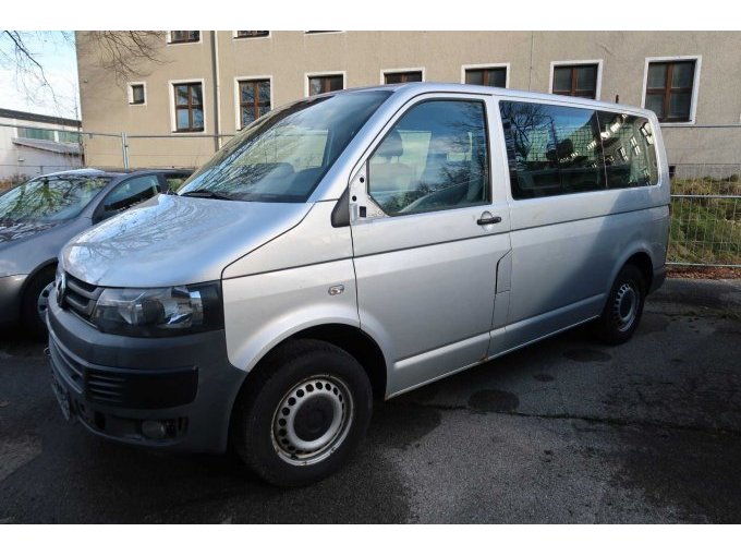 Ansicht vorne-links.
Mit Korrosion am Schweller und Türfalz unten.
Fehlender Außenspiegel links liegt im Fahrzeug.