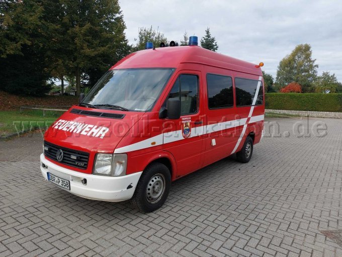 Seiten-Vorderansicht Fahrereite