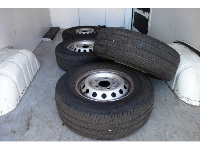 1 Satz Sommerräder im Laderaum