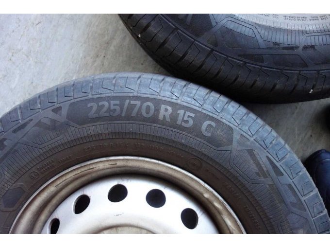 Sommerbereifung im Laderaum