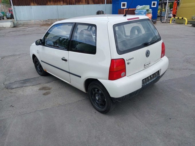 Fahrerseite hinten