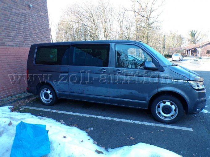 VW Multivan rechts