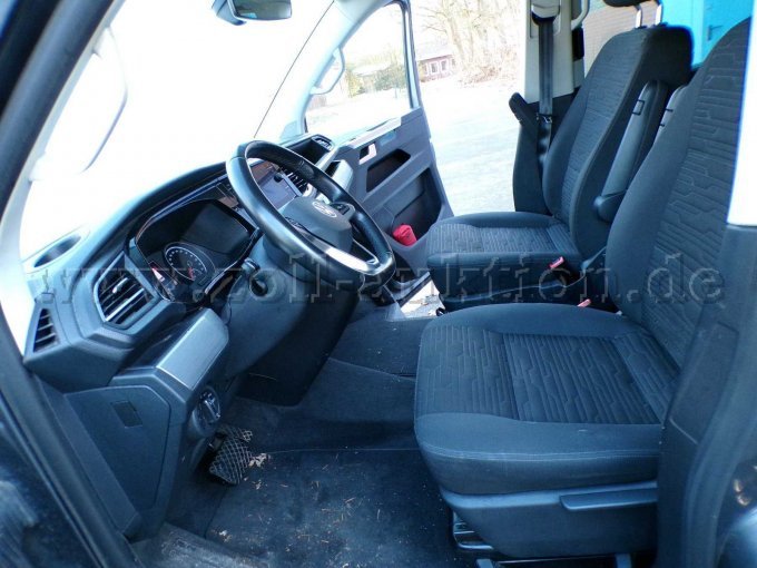 VW Multivan innen vorne