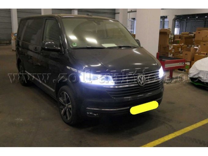 VW Multivan T6; Highline; DSG Getriebe; schwarz;
-Frontansicht rechts-