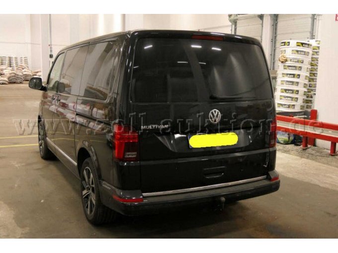 VW Multivan T6; Highline; DSG Getriebe; schwarz;
-Heckansicht links-