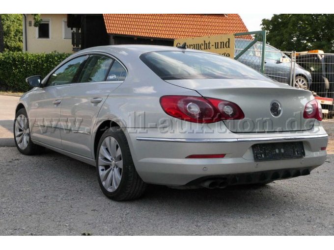 Übersichtsaufnahme Rückansicht/ Fahrerseite