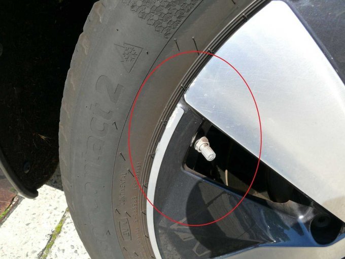 Beispielschaden Detailansicht Kratzer Felge hinten rechts