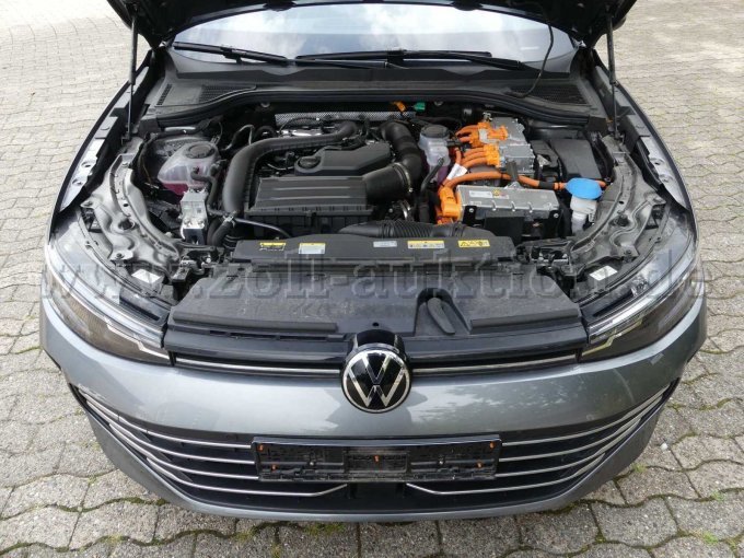 Frontansicht mit Motorraum