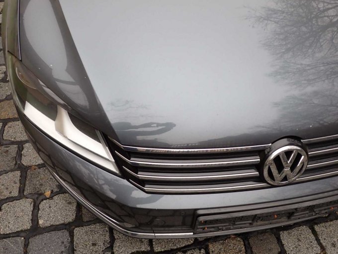 Beschädigungen Motorhaube