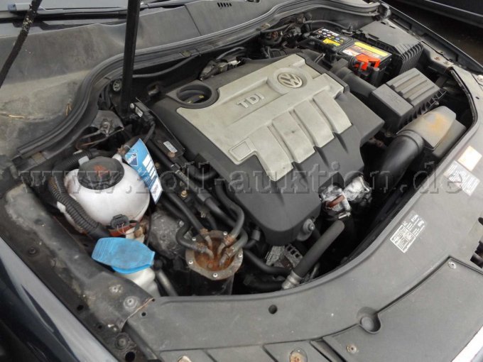 Motorhaube geöffnet