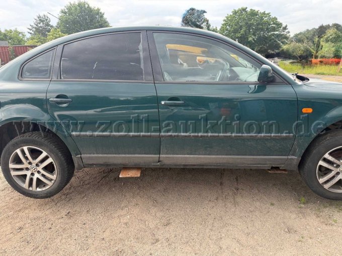 VW Passat rechts